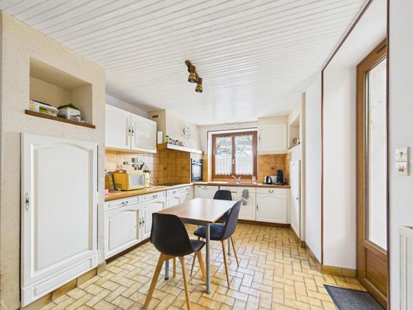 Maison rénovée à Vivonne de 165 m2, 4 chambres, 1 bureau, jardin, garage