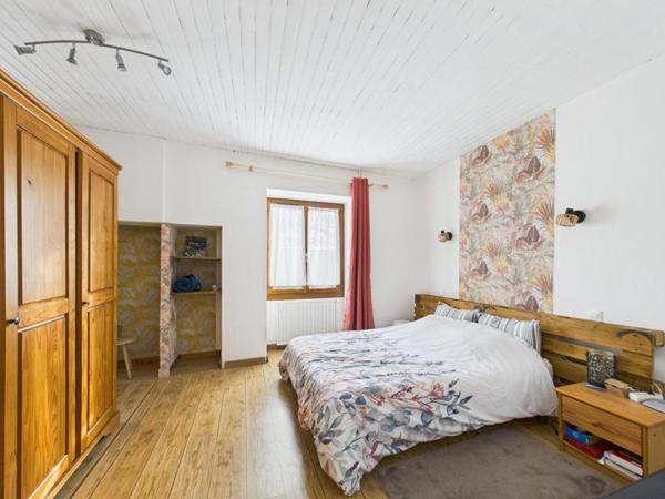Maison rénovée à Vivonne de 165 m2, 4 chambres, 1 bureau, jardin, garage