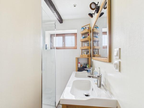 Maison rénovée à Vivonne de 165 m2, 4 chambres, 1 bureau, jardin, garage