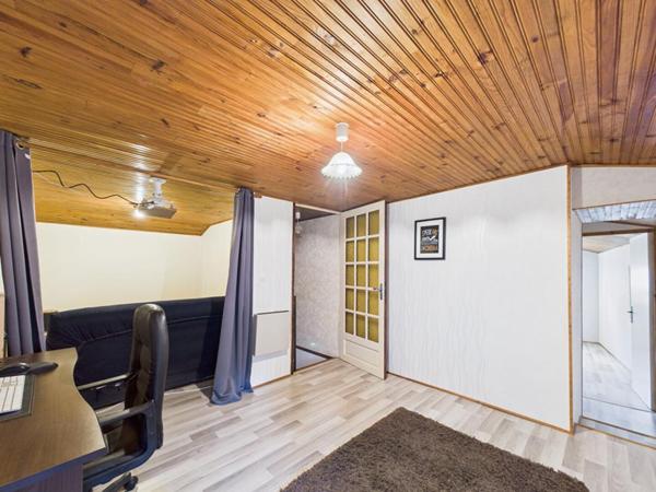 Maison rénovée à Vivonne de 165 m2, 4 chambres, 1 bureau, jardin, garage