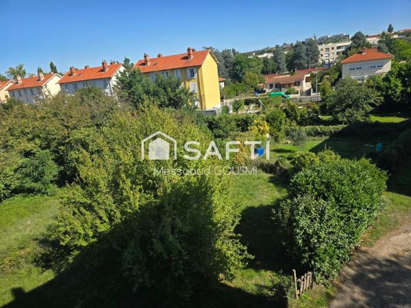 T4 lumineux 83m² avec fort potentiel à rénover avec jardin proche commerces, écoles et transports