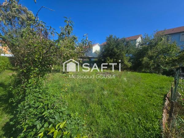 T4 lumineux 83m² avec fort potentiel à rénover avec jardin proche commerces, écoles et transports