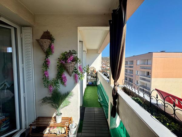 Appartement 3 chambres, dernier étage, GARAGE PRIVATIF, balcon et cave