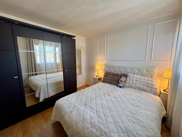 Appartement 3 chambres, dernier étage, GARAGE PRIVATIF, balcon et cave