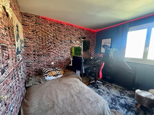 Appartement 3 chambres, dernier étage, GARAGE PRIVATIF, balcon et cave