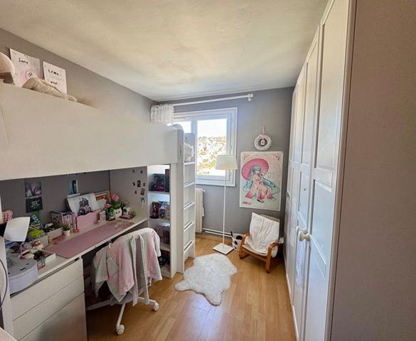 Appartement 3 chambres, dernier étage, GARAGE PRIVATIF, balcon et cave