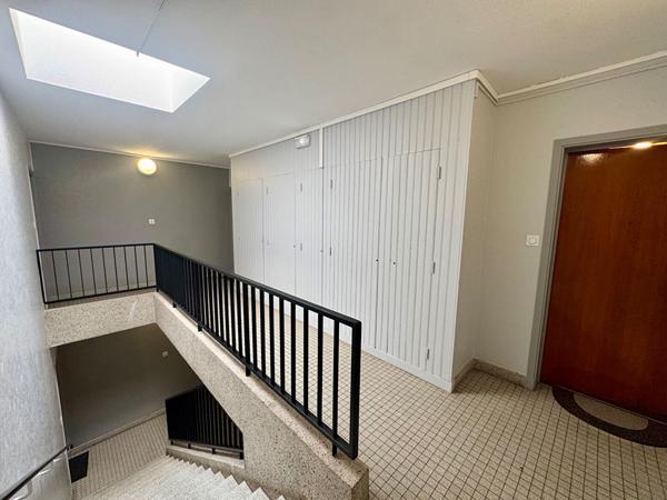 Appartement 3 chambres, dernier étage, GARAGE PRIVATIF, balcon et cave