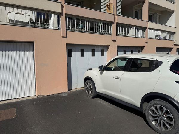 Appartement 3 chambres, dernier étage, GARAGE PRIVATIF, balcon et cave