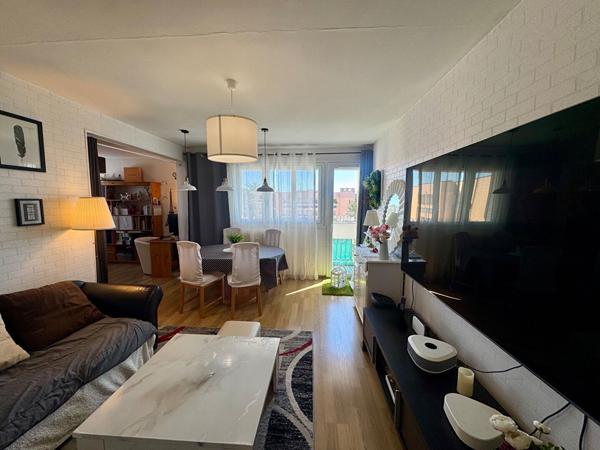 Appartement 3 chambres, dernier étage, GARAGE PRIVATIF, balcon et cave