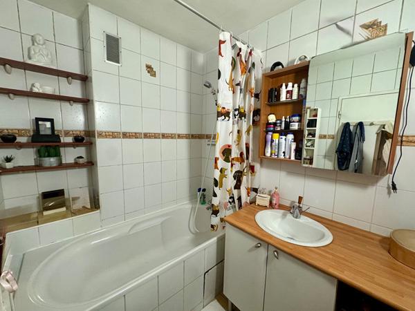 Appartement 3 chambres, dernier étage, GARAGE PRIVATIF, balcon et cave