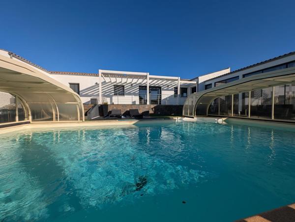 Maison plain pied 194 m2, 5 chambres, piscine, au pied des commerces