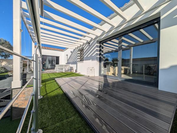 Maison plain pied 194 m2, 5 chambres, piscine, au pied des commerces