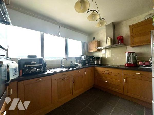A VENDRE Appartement T3 à ROUEN (76000), au 10 ème étage avec ascenseur, vue imprenable sur la ...
