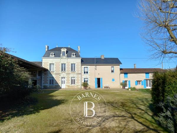 Loudun, Maison 7 Chambres -  333 m² à vendre