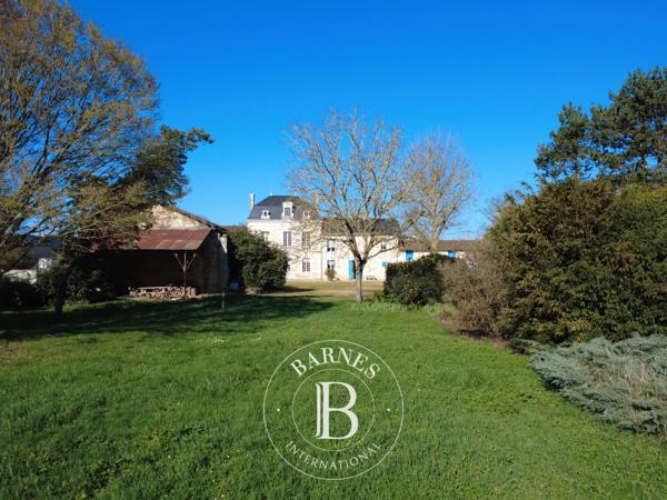 Loudun, Maison 7 Chambres -  333 m² à vendre