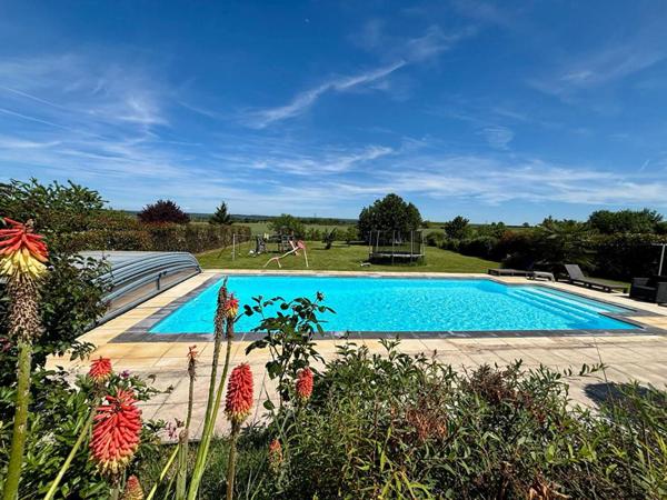 Maison familiale de 184 m² avec piscine ?  5 chambres - cadre privilégié à La Charité-sur-Loire