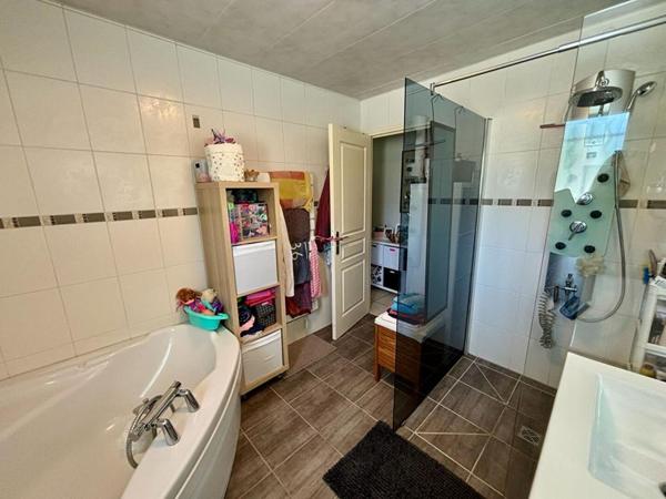 Maison familiale de 184 m² avec piscine ?  5 chambres - cadre privilégié à La Charité-sur-Loire