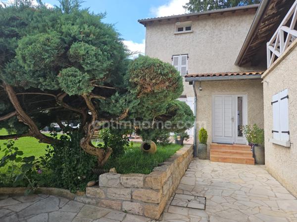 EXCLUSIVITE à Montanay : Propriété de 320m2 alliant Calme, Authenticité et Charme