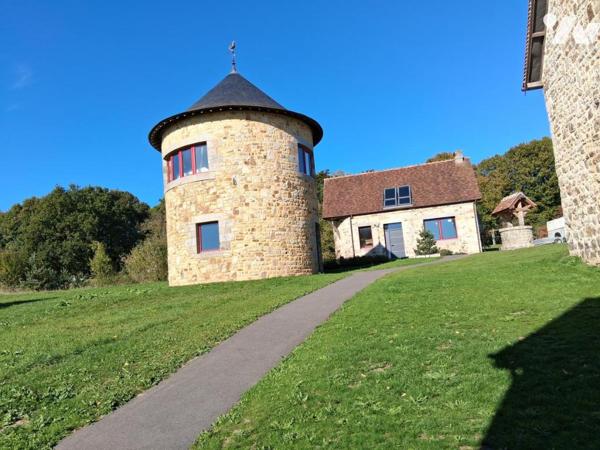 PROPRIETE ATYPIQUE sur 15 Ha - Maison de 570 m² - gites et autres dépendances