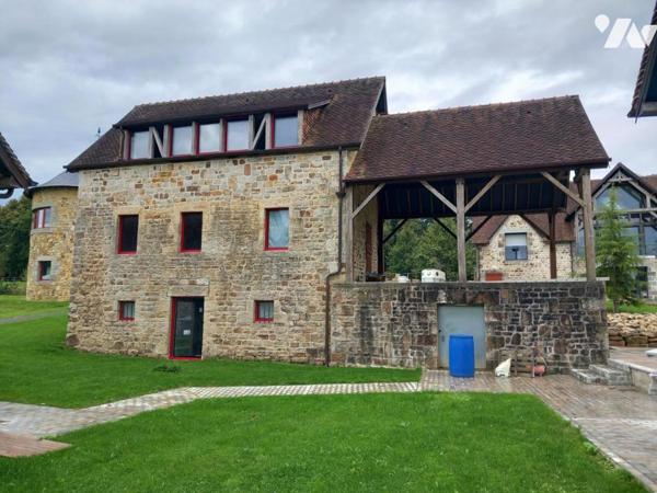 PROPRIETE ATYPIQUE sur 15 Ha - Maison de 570 m² - gites et autres dépendances