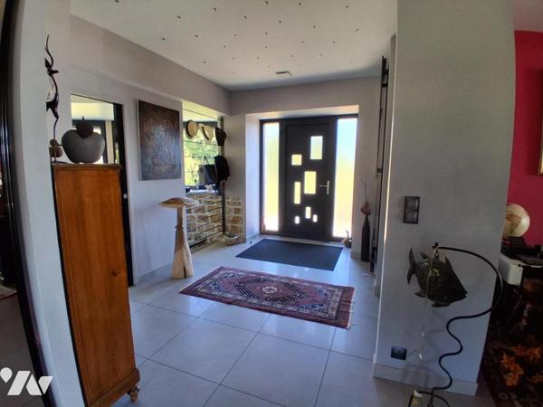 PROPRIETE ATYPIQUE sur 15 Ha - Maison de 570 m² - gites et autres dépendances