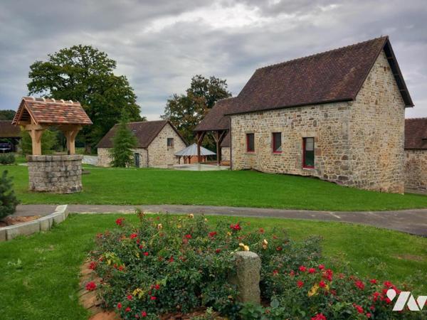 PROPRIETE ATYPIQUE sur 15 Ha - Maison de 570 m² - gites et autres dépendances