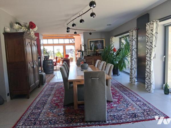 PROPRIETE ATYPIQUE sur 15 Ha - Maison de 570 m² - gites et autres dépendances