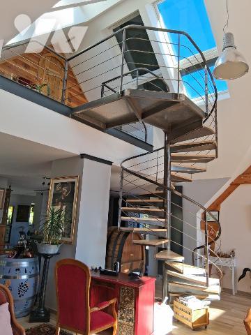 PROPRIETE ATYPIQUE sur 15 Ha - Maison de 570 m² - gites et autres dépendances