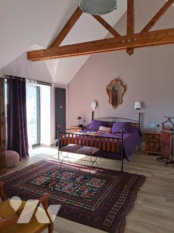 PROPRIETE ATYPIQUE sur 15 Ha - Maison de 570 m² - gites et autres dépendances