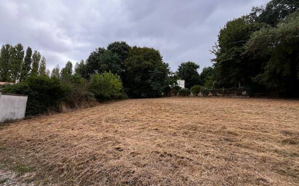 Terrain à vendre |  Saintes |  1634 m²