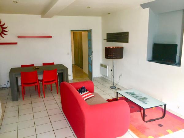 SAINTES, Immeuble de rapport, rare à la vente.