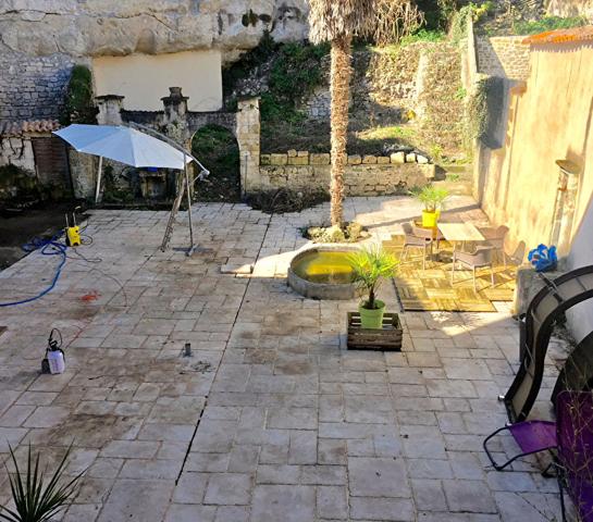 SAINTES, Immeuble de rapport, rare à la vente.