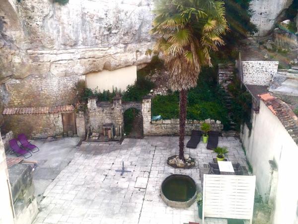 SAINTES, Immeuble de rapport, rare à la vente.