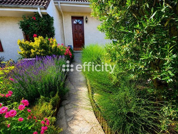 Maison
         5 pièces
        - 100 m² 319 000 € *