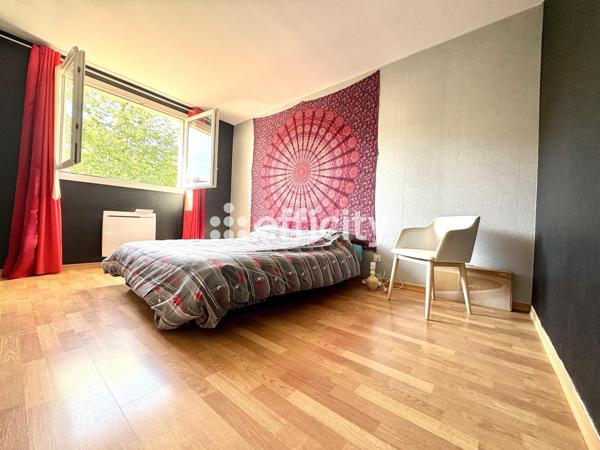 Maison
         5 pièces
        - 100 m² 319 000 € *