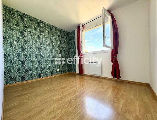 Maison
         5 pièces
        - 100 m² 319 000 € *