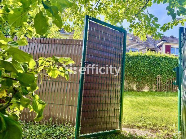 Maison
         5 pièces
        - 100 m² 319 000 € *