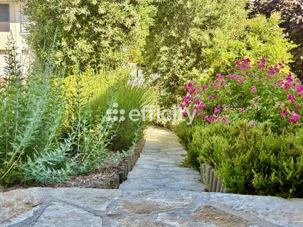 Maison
         5 pièces
        - 100 m² 319 000 € *