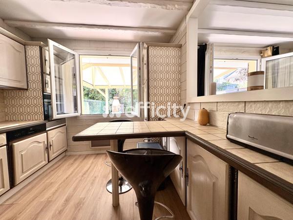 Maison
         5 pièces
        - 100 m² 319 000 € *