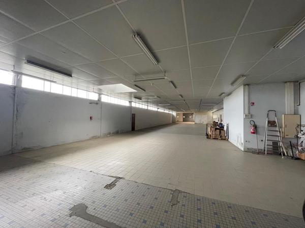 Bâtiment polyvalent de 1500m²