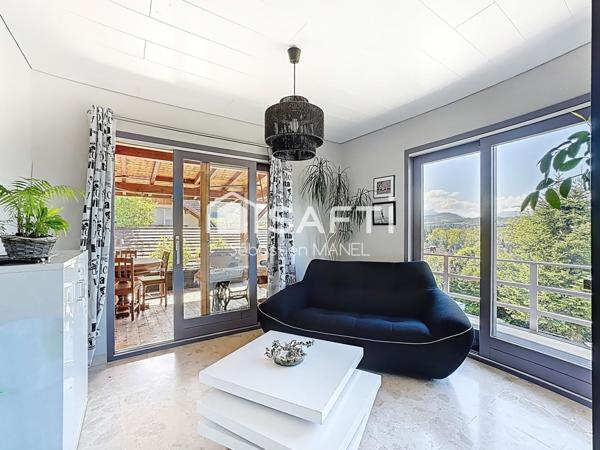 Chalet sur le coteau, vue panoramique