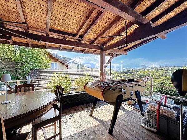Chalet sur le coteau, vue panoramique