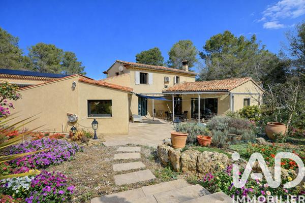 Maison à vendre 10 pièces 272 m² Peyrolles-en-Provence