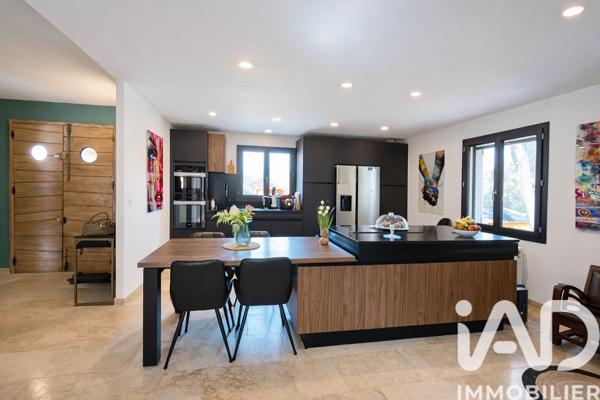 Maison à vendre 10 pièces 272 m² Peyrolles-en-Provence