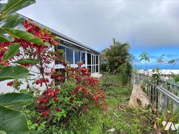 TROIS BASSINS maison F4 sur 601 m² de terrain