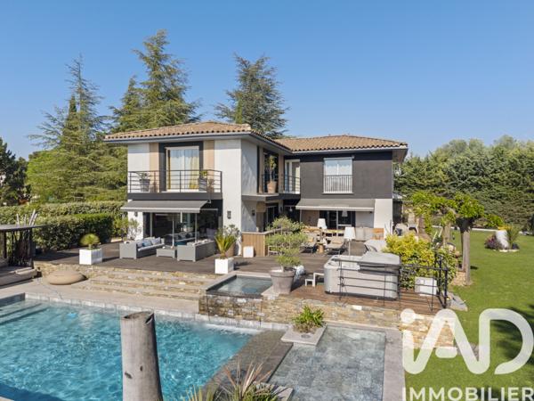 Maison à vendre 8 pièces 300 m² Aix-en-Provence
