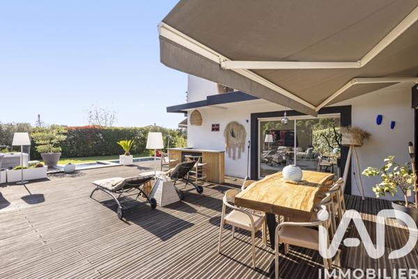 Maison à vendre 8 pièces 300 m² Aix-en-Provence