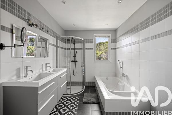 Maison à vendre 8 pièces 300 m² Aix-en-Provence