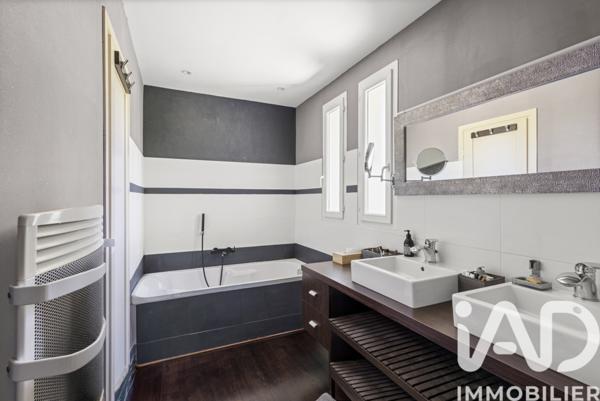 Maison à vendre 8 pièces 300 m² Aix-en-Provence