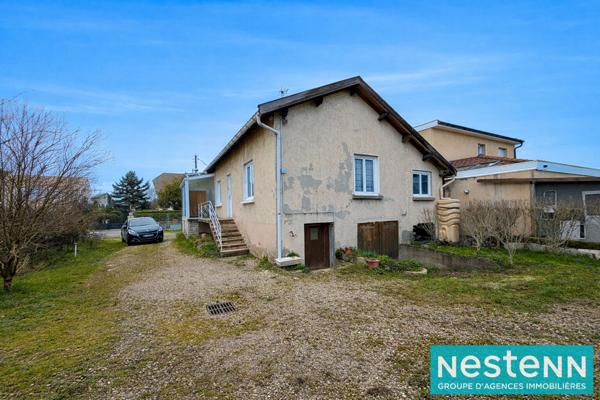 Maison à vendre à Vaulx-en-Velin - Maison divisée en 3 appartements. Terrain de 512m²